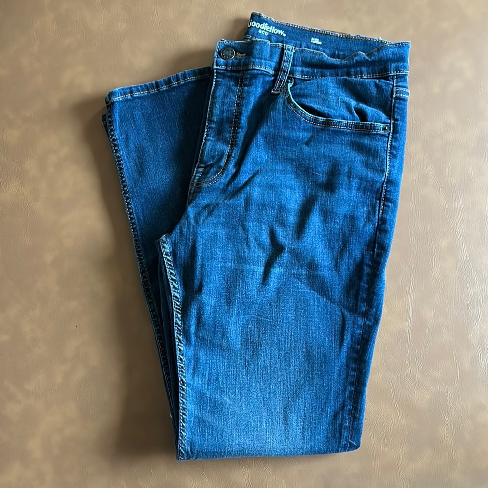 Good fellow + Co dark blue jeans. Total flex slim cut. Size 34W x 30L.